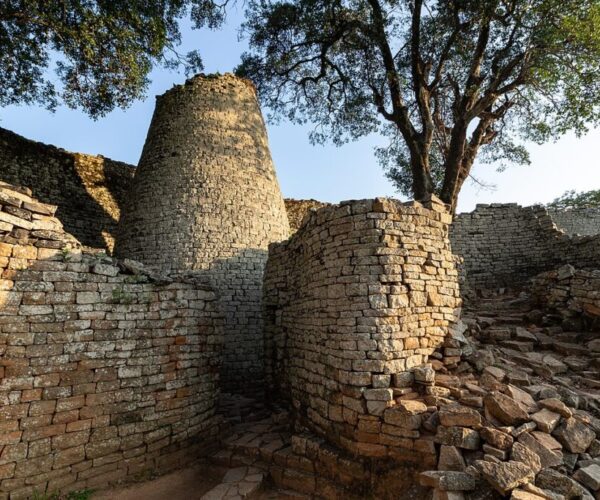 Great-Zimbabwe-Conical_Tower_-_Great_Enclosure_IIIl_33736918448-1024x683